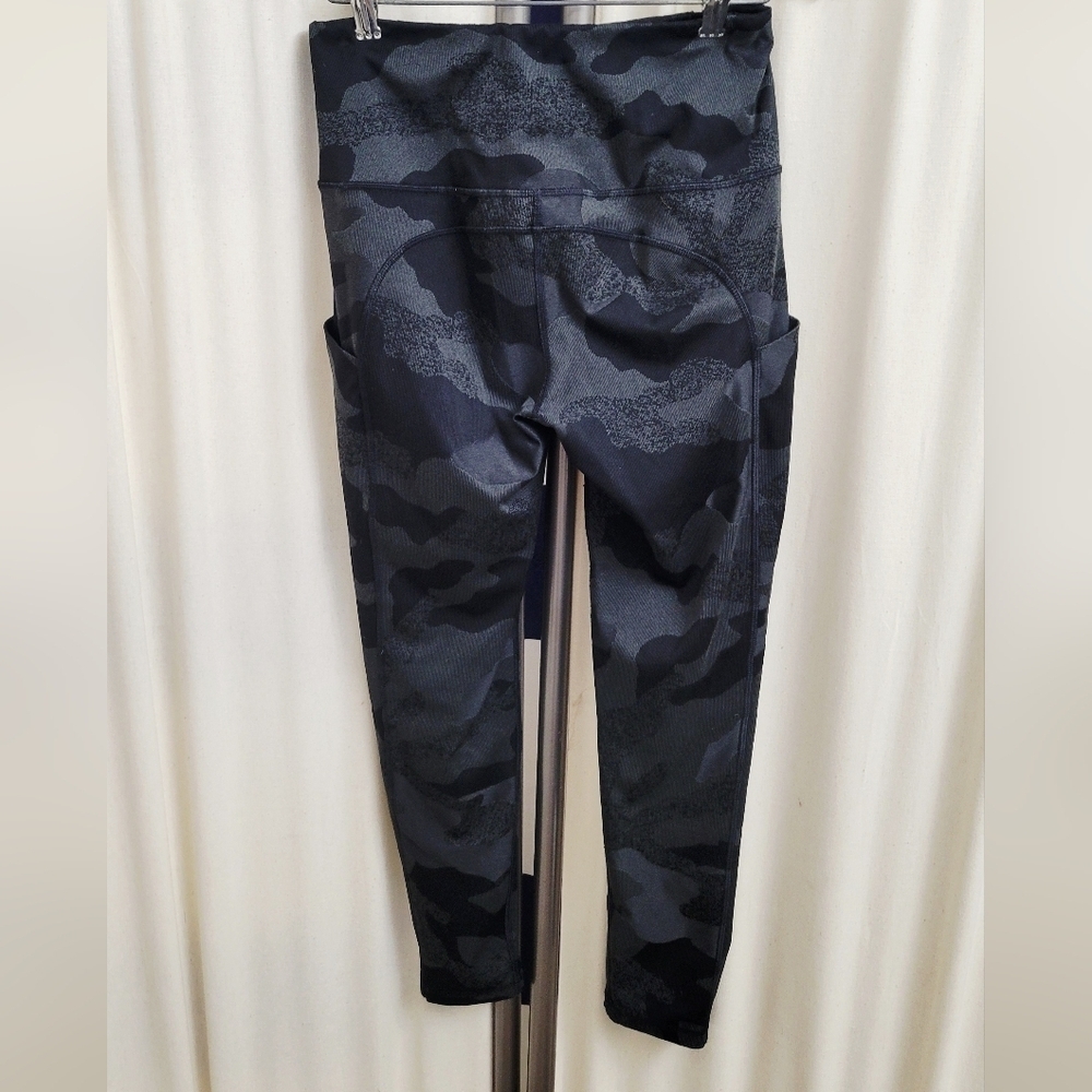 The North Face Black Camo Leggings | Size M – Activewear Comfort & Sleek Style - Picture 2 of 3
